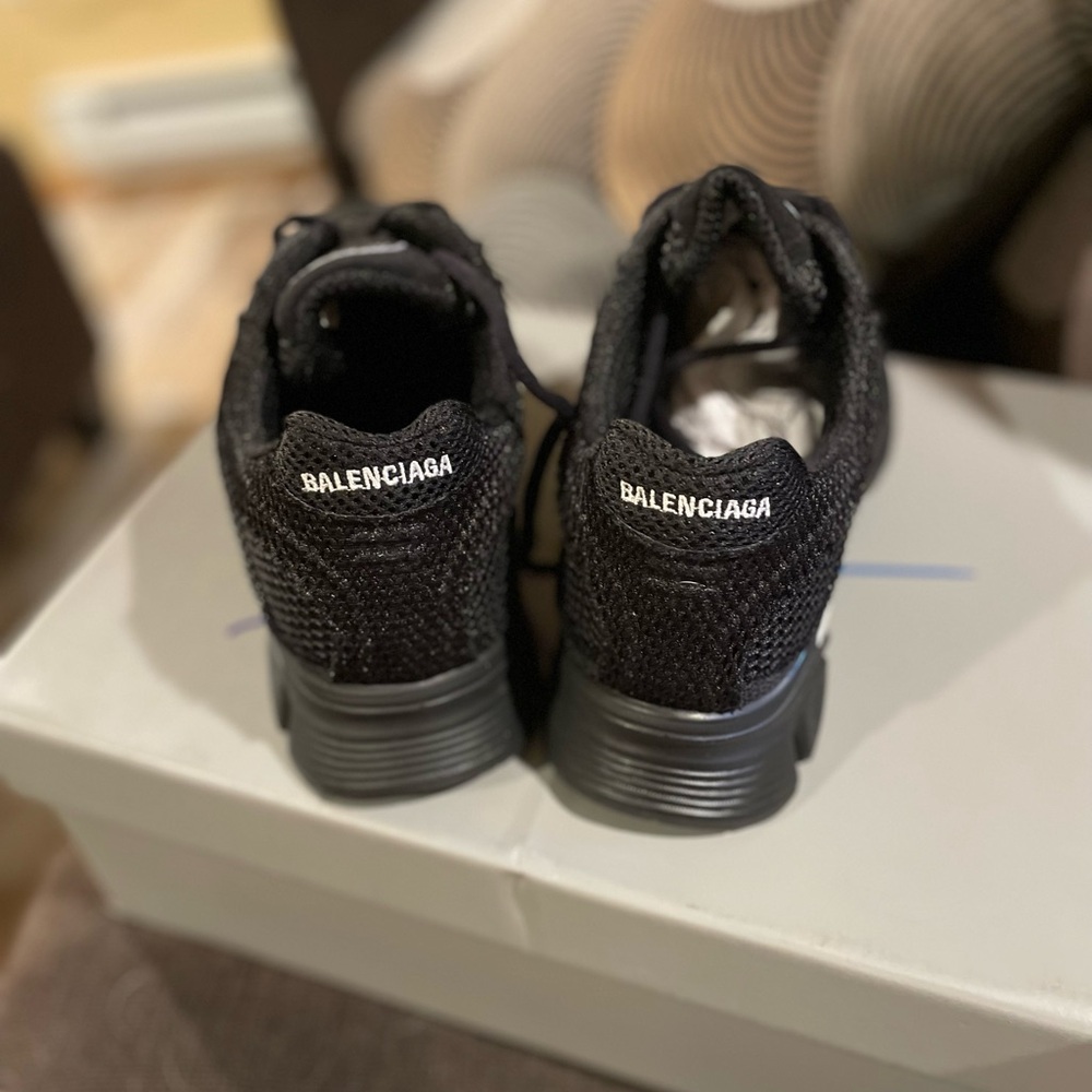 Balenciaga Black Sneakers Modern Urban Style - Picture 3 of 5